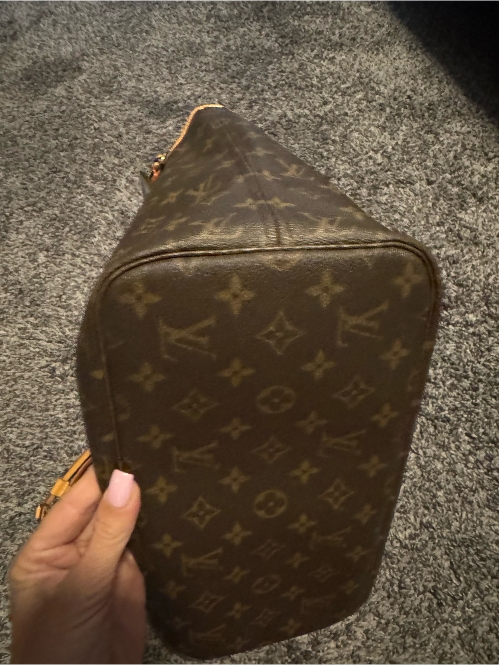 Louis Vuitton Monogram Neverfull MM Canvas Tote with Vachetta Trim - Picture 3 of 11